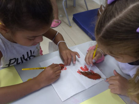 Carimbo com folhas - Arte com muita diversão, criatividade e imaginação!