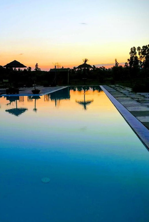Piscina al tramonto