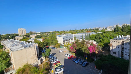 נוף מהמרפסת בדירה למכירה בהדר יוסף תל אביב