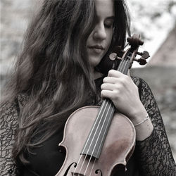 Manja Slak - Violinist