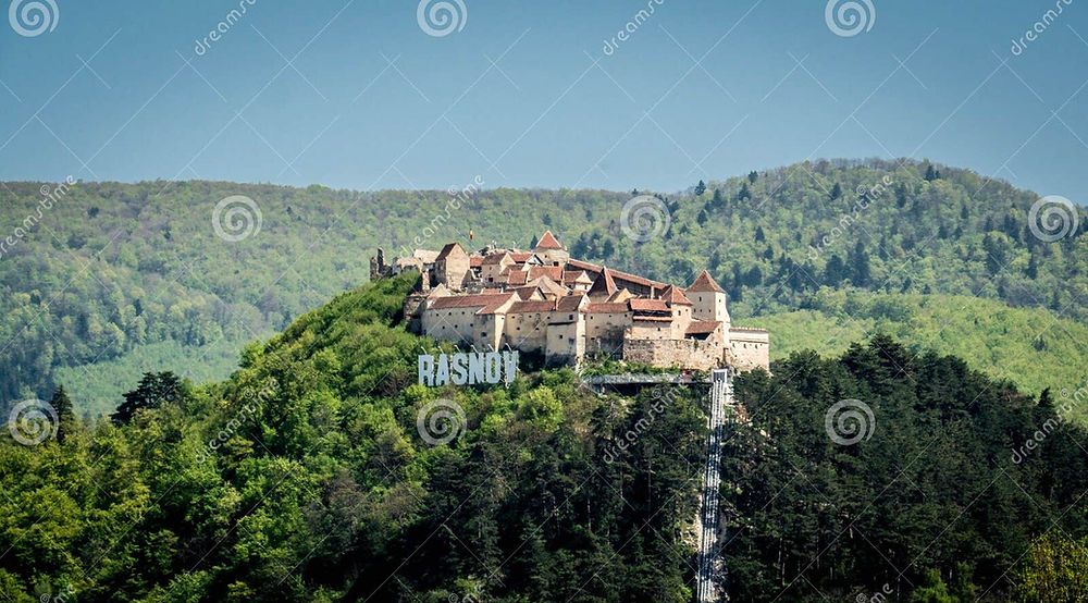 Cetatea Râșnov pe deal, atracții turistice Bran Moieciu