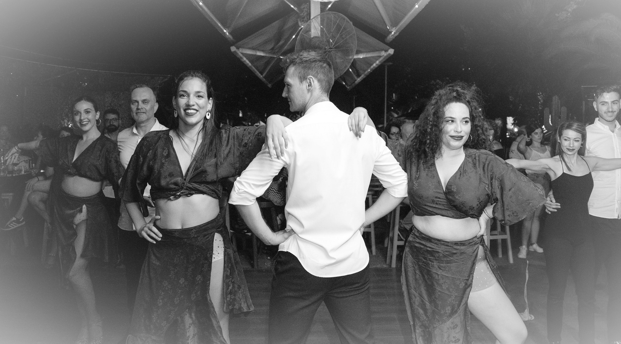 Salsa και Bachata show σε εκδήλωση στη Θεσσαλονίκη