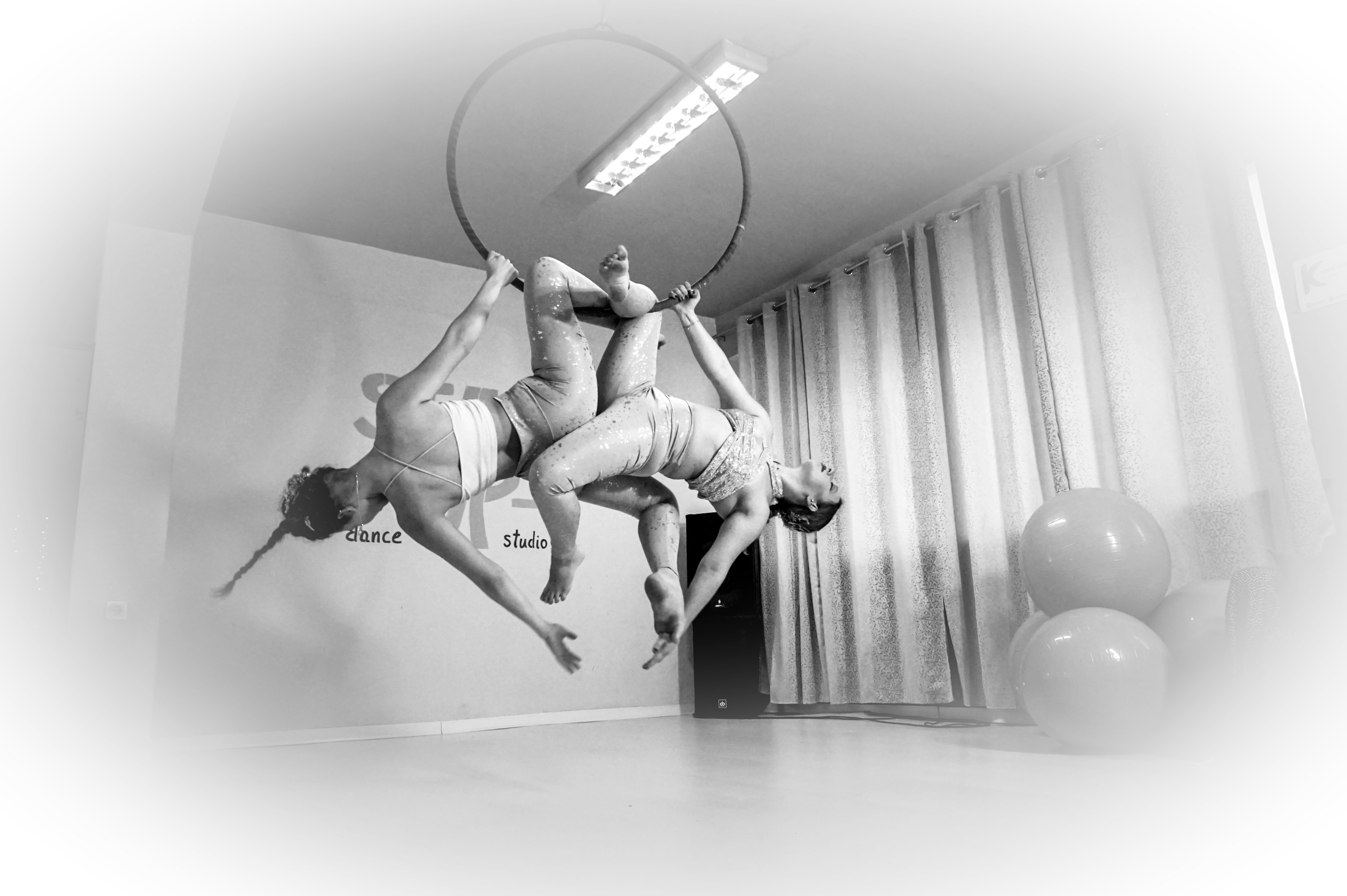 Aerial Acrobatics show σε εκδήλωση