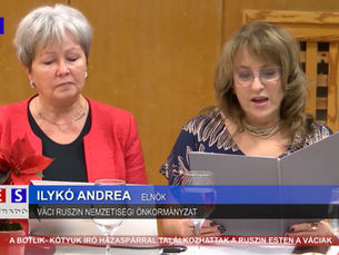 Ilykó Andrea, a Váci Ruszin Nemzetiségi Önkormányzat elnök nyitó beszédet mond a Botlik–Kótyuk rendezvényen, ES TV váci riport, kulturális esemény Vácon.