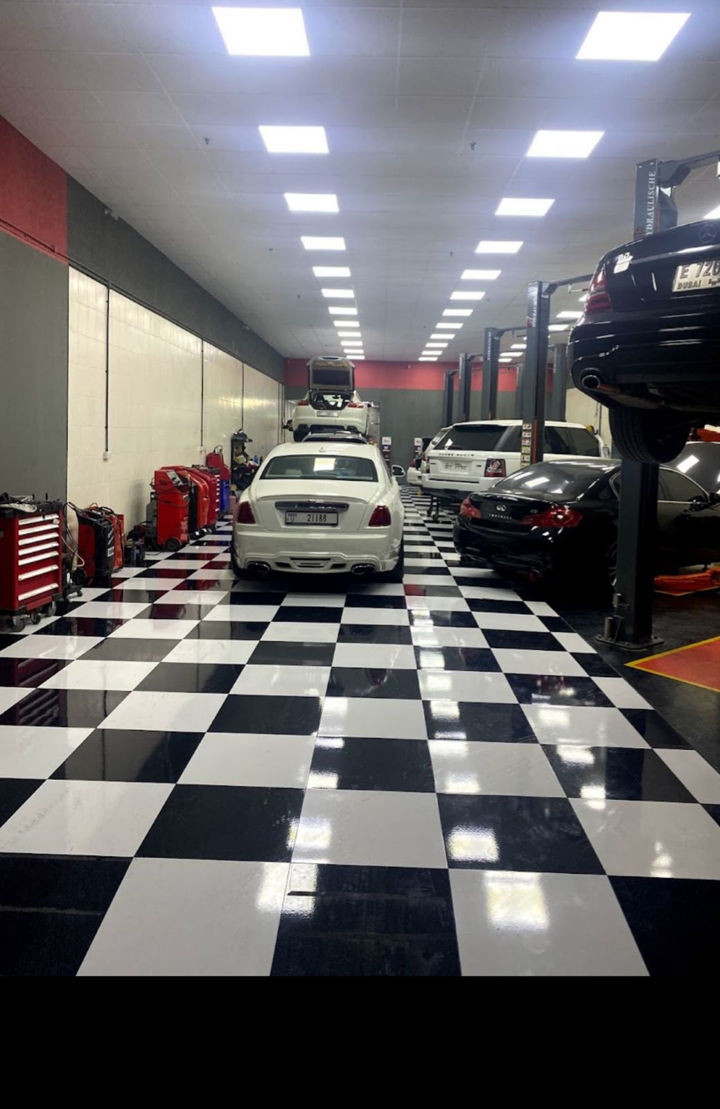 PROFITABLE CAR WORKSHOP IN AL QOUZ 4 SALE