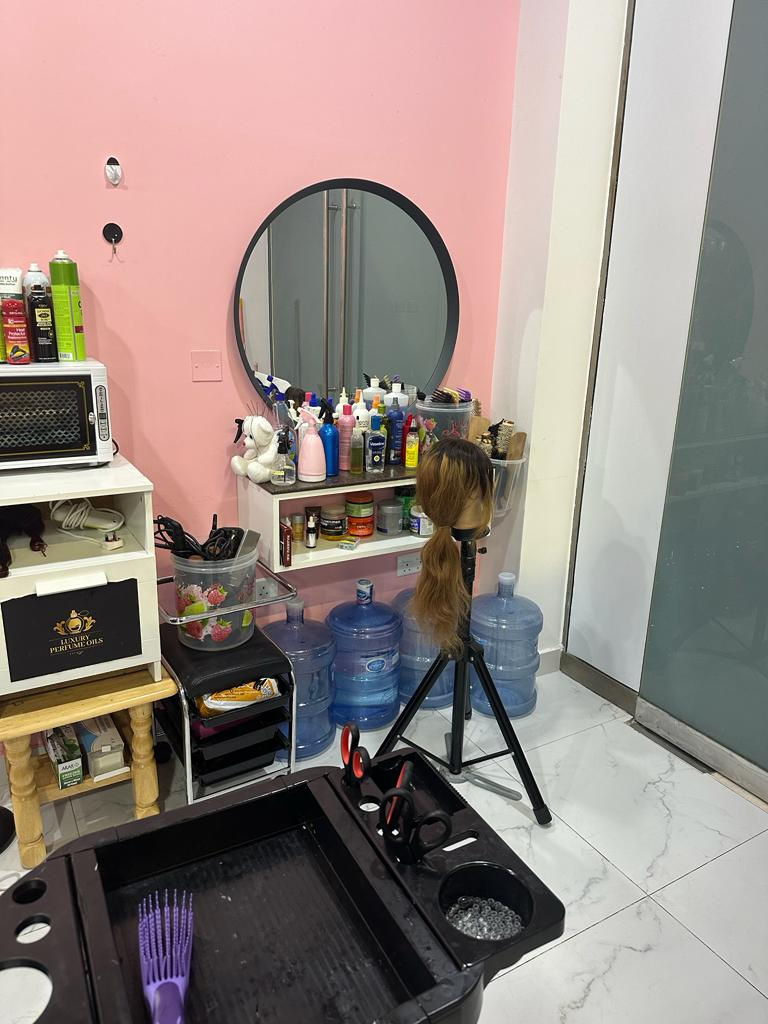 Thumbnail: Beauty Salon Fully Equipped in Arjan