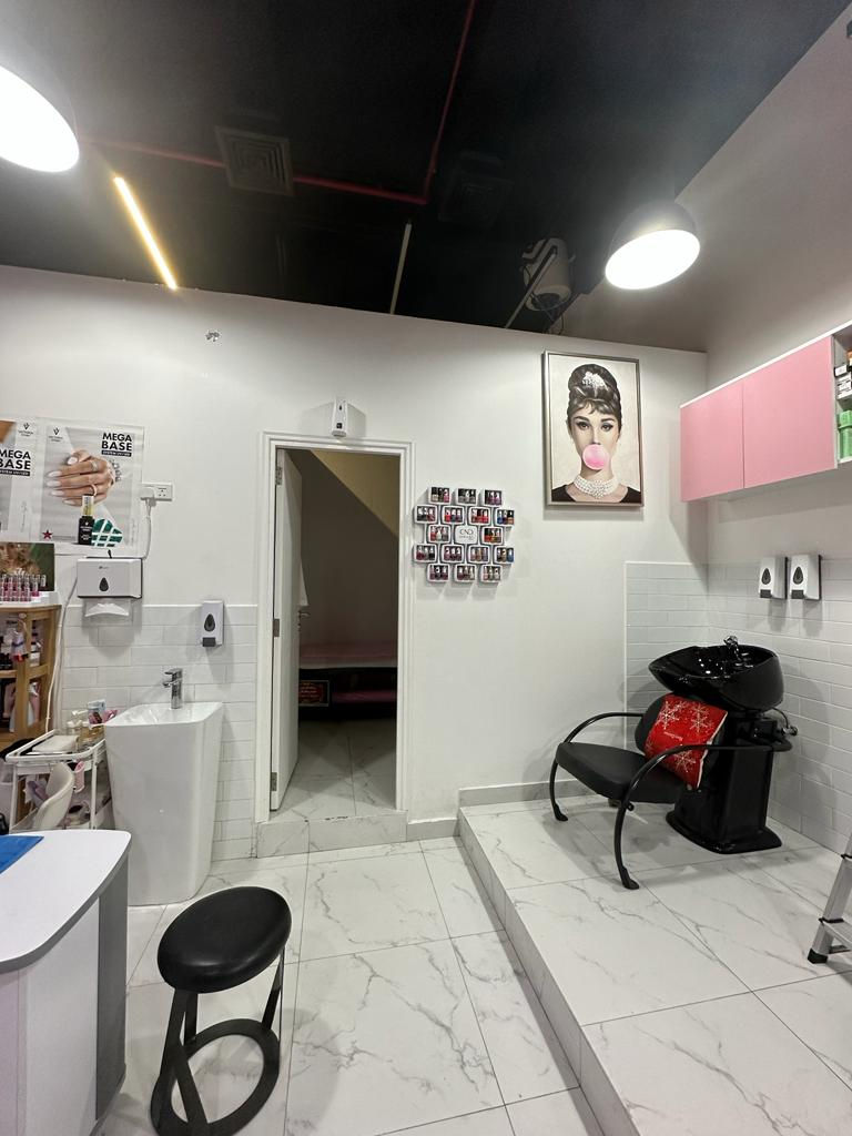 Thumbnail: Beauty Salon Fully Equipped in Arjan