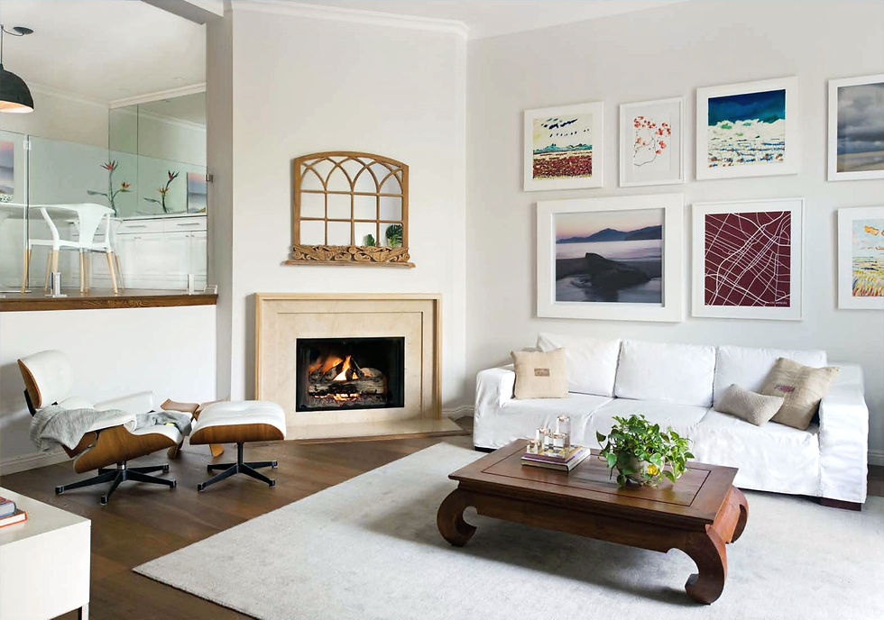 Sala de estar em tons neutros com home staging em São Paulo