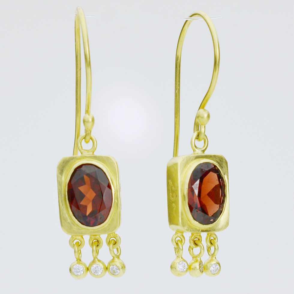 Garnet and diamond earrings in 18k gold