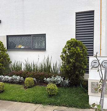 Casa Málaga, Calimaya: 147 m², 3 recámaras, 2.5 baños, 2 estacionamientos, jardín y 3 niveles. Fraccionamiento con seguridad y áreas verdes. ¡Agenda tu visita!