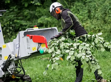 BIOCH120-in-fase-di-carico-con-operatore-1500x1500-1 (1).webp