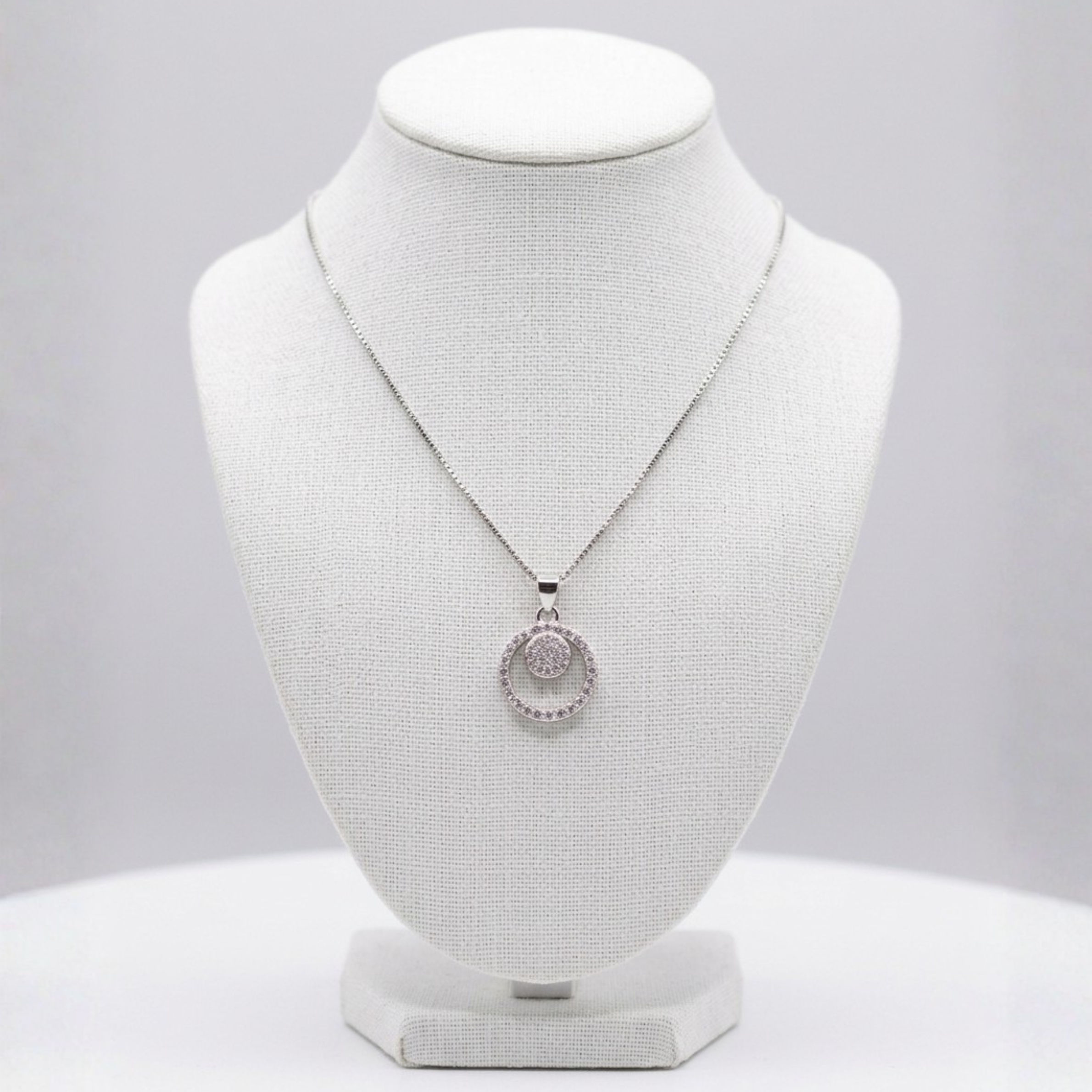 Cadena y dije de Plata