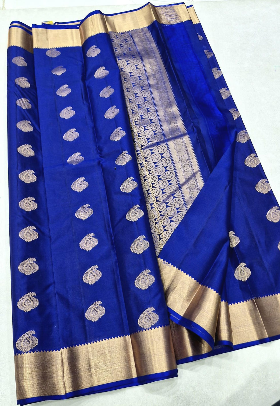 Thumbnail: Royal blue colour Kanchipuram pure silk saree