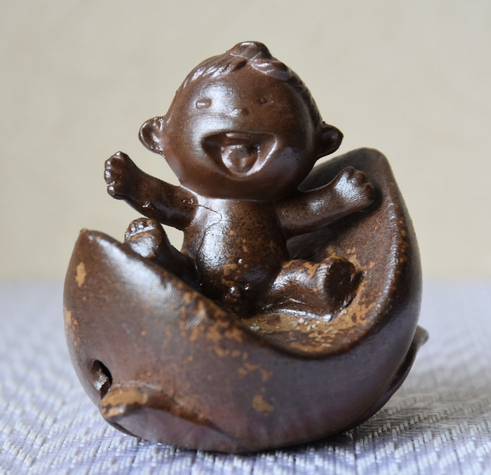 vintage japanese dorei bell Momotaro peach boy Bizen yaki ware toshoen gama studio pottery folk toy brown clay wood fired 70s