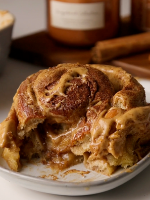 Gingerbread Latte Cinnamon Rolls