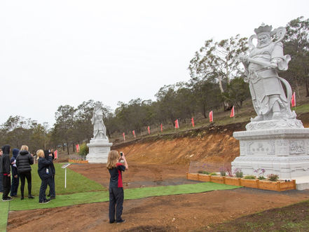Campania區學校師生參觀兩尊鎮寺石獅及四大天王聖像