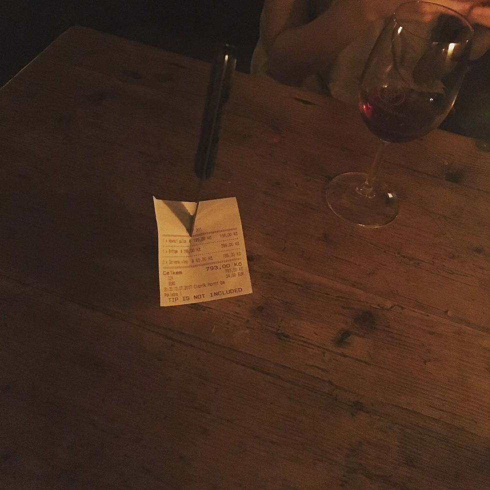 Prag'da masaya saplanan hesap