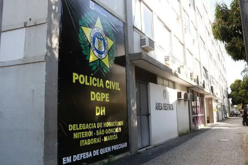 Dois homens são encontrados mortos a tiros no Barro Vermelho, em São Gonçalo