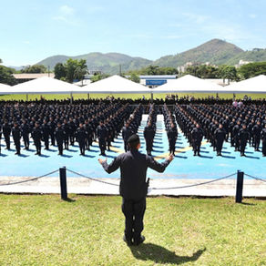 Rio forma 474 novos PMs e assina compra de helicóptero blindado