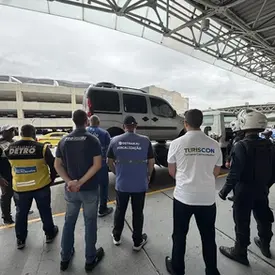  RioGaleão é autuada e veículos irregulares são interditados em operação contra transporte clandestino