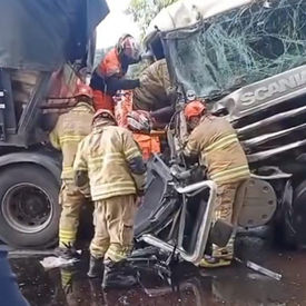 Acidente grave entre ônibus e caminhão deixa feridos em Campo Grande
