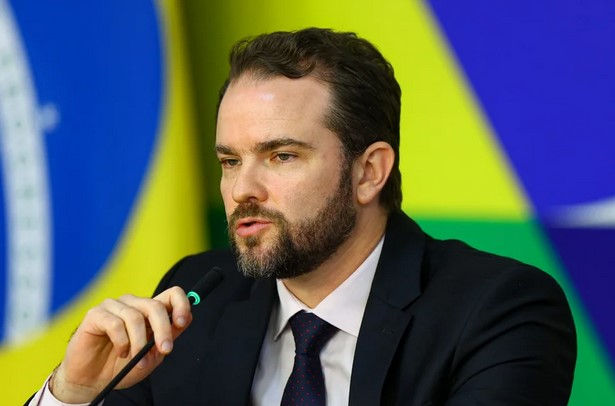 Durigan diz que fez apelo a Motta por votação do PL dos Combustíveis