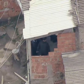 Mulher é resgatada após ser feita refém na Pavuna