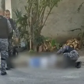 Motociclista é morto em ação da PM em São Gonçalo e protesto termina com rua em chamas