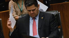 Alcolumbre sinaliza que só votará PEC do fim da 6x1 em agosto