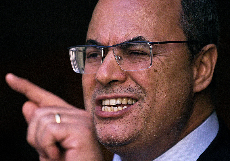 Governador desistiu do corpo a corpo com deputados na sua defesa e optou por pronunciamento remoto - Carl de Souza/AFP
