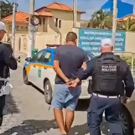 Foragido da Justiça é preso durante abordagem da PM na RJ-106, em Maricá