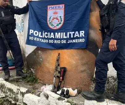 Suspeito é detido e fuzil apreendido após operação na Comunidade do Cavalão, em Niterói