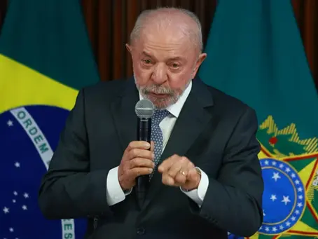 Presidente do INSS prometeu zerar fila até setembro, diz Lula