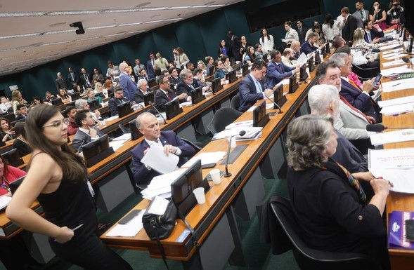 Câmara instala comissão da PEC que reduz maioridade penal