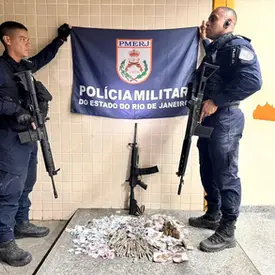  Ação da PM apreende fuzil e drogas e prende quatro suspeitos na Vila Ipiranga