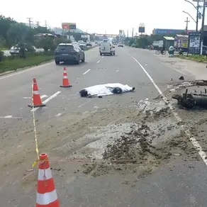 Motociclista morre após atropelar cavalo na RJ-106, em Maricá