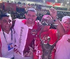 Moralista de ocasião: Douglas Ruas critica ala do Carnaval e acaba dando razão à sátira