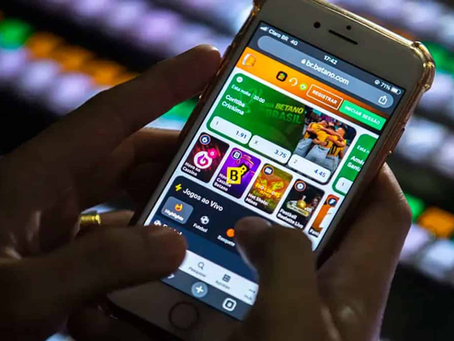 Mães endividadas apostam online em busca de renda, aponta estudo