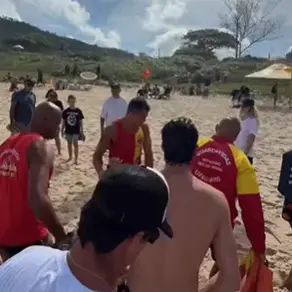 Atleta sofre acidente durante competição de surfe em Itacoatiara