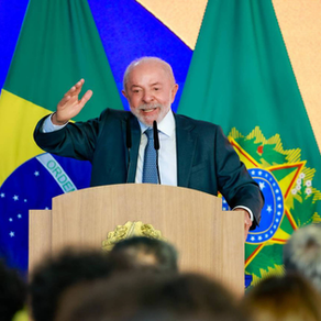 Campanha de Lula aciona TSE contra Meta por viés da IA em favor de Flávio Bolsonaro