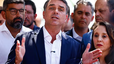 Os R$ 200 bilhões que Flávio Bolsonaro promete cortar do orçamento sairá de programas sociais