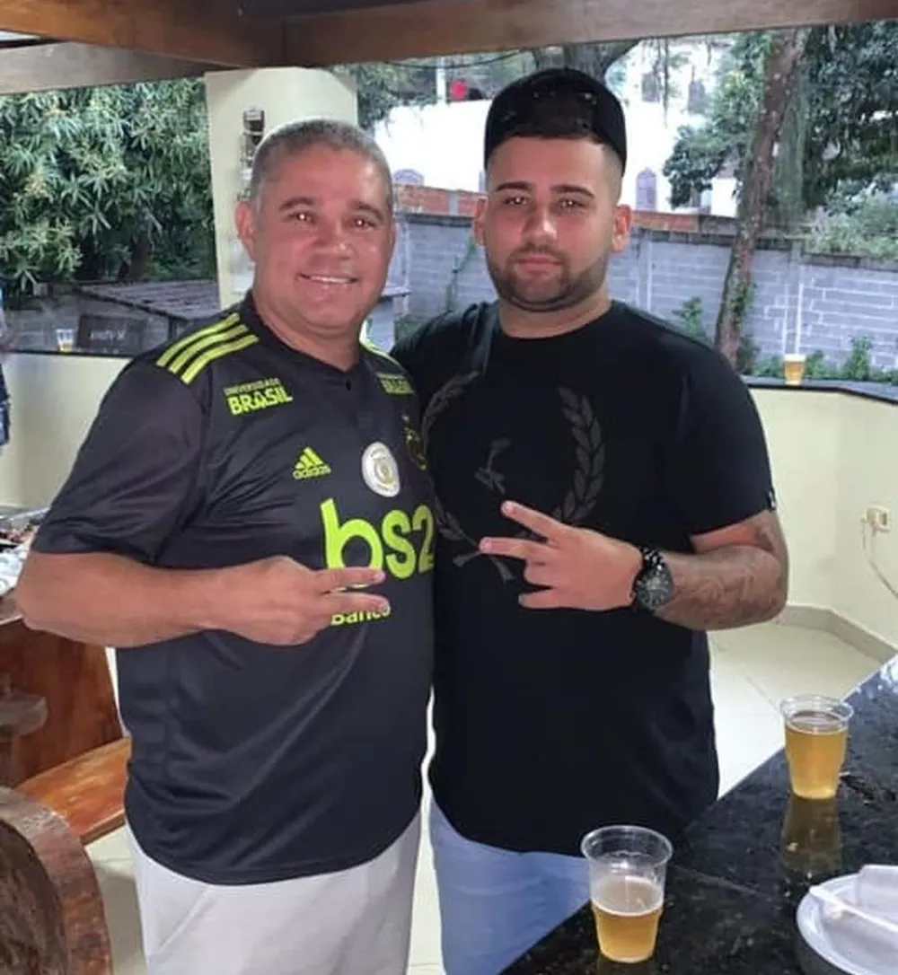 Maxwell Corrêa, o Suel, com o filho, conhecido como Júnior - Foto: Reprodução