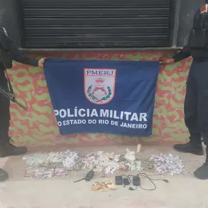  PM prende dois e apreende drogas no Risca Faca, em Maricá