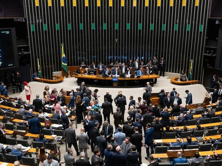 Câmara aprova proibição de sigilo em gastos com viagens de autoridades