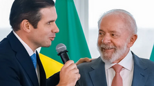 Lula celebra aprovação da PEC da Segurança Pública e agradece a Motta
