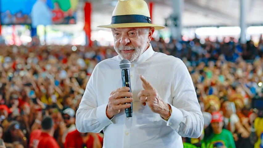 Lula é oficialmente candidato com a missão de barrar, de novo, ascensão da extrema direita ao poder