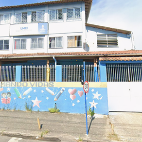 Problemas no telhado de creche municipal provocam rodízio de crianças e revolta de moradores em São Gonçalo
