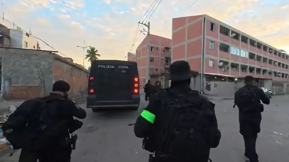  Polícia Civil realiza operação contra roubo de cargas e receptação em Manguinhos