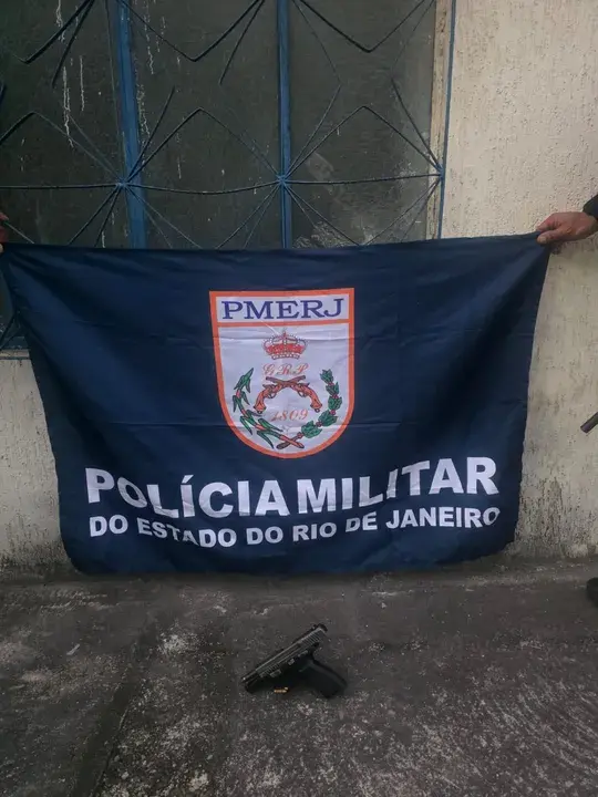 PM troca tiros com criminosos na comunidade da Linha; um homem foi preso