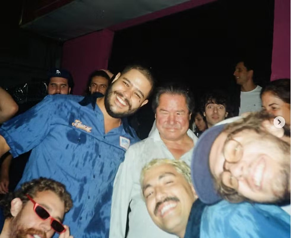 Integrantes da banda Jovem Dionísio com o Pedrinho ao centro da imagem — Foto: Redes sociais